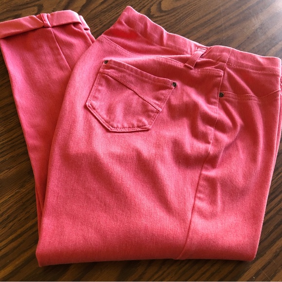 Beautiful coral 💕colored cropped lightweight capris Time and Tru 12-14. Pull on - Picture 2 of 5